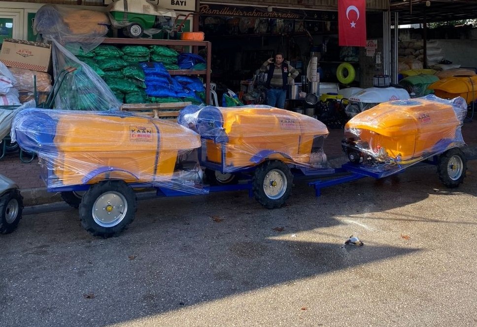 Kaan çekilir tip ilaçlama makinesi yan görünümü